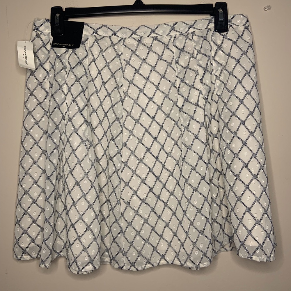 Ann Taylor White and Gray Patterned Women's Skirt